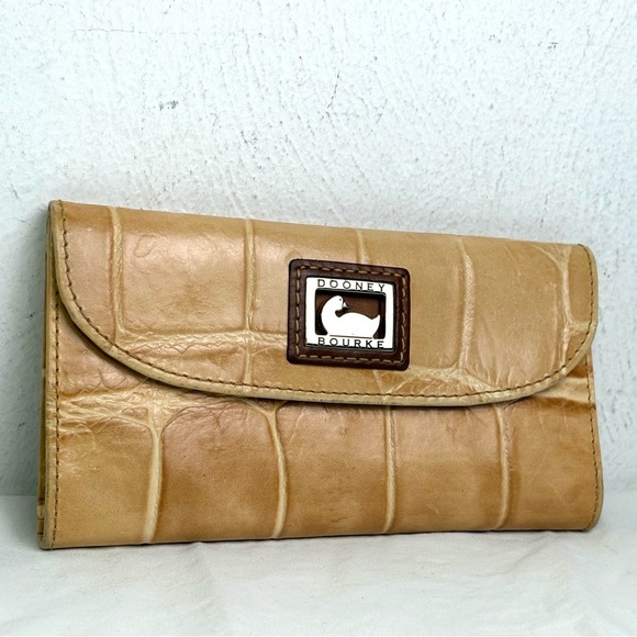 Dooney & Bourke Continental Crocodile Embossed Leather Wallet Neutral Tan - Picture 3 of 13